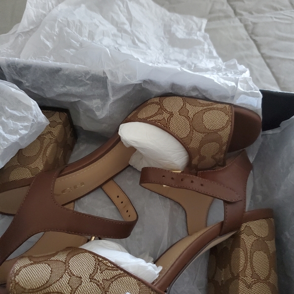 NIB Beautiful Marla Block Heel Sandal In Signature Jacquard~Canvas Leather - Picture 8 of 10